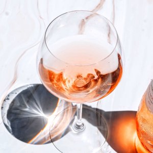 Jak dekantovat víno jako someliér v 5 krocích? | Alkohouse.cz